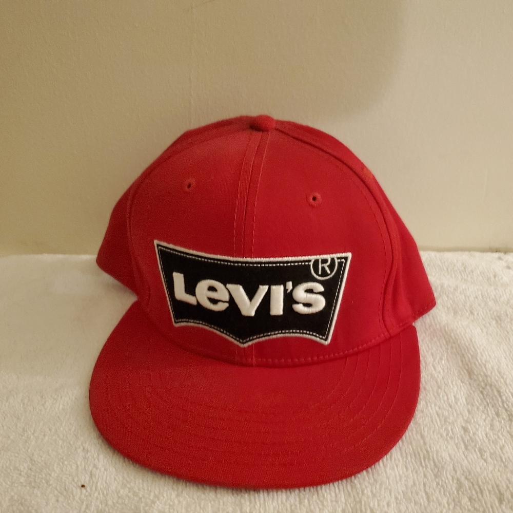 Levi's Snap back  Red